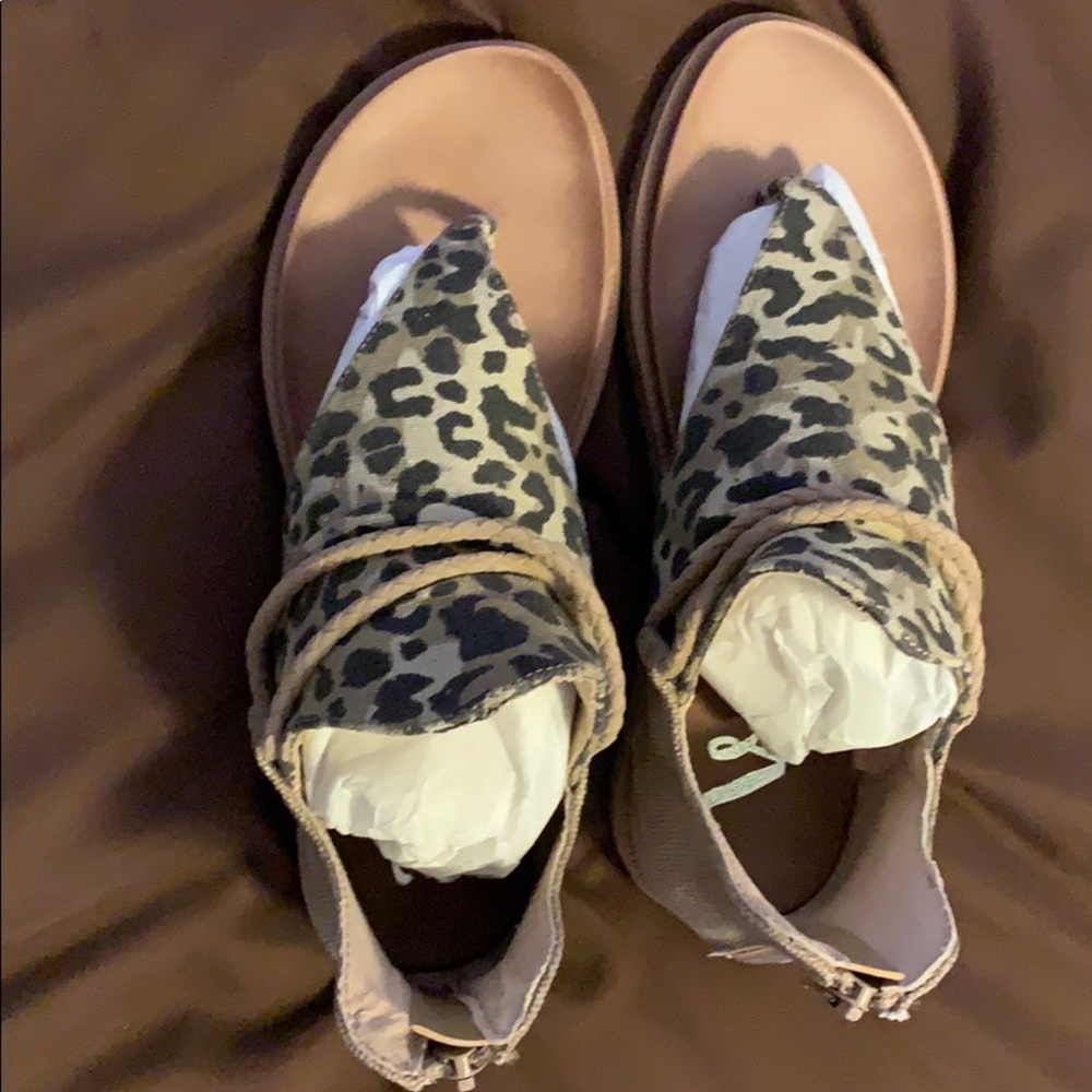 Very G sandals